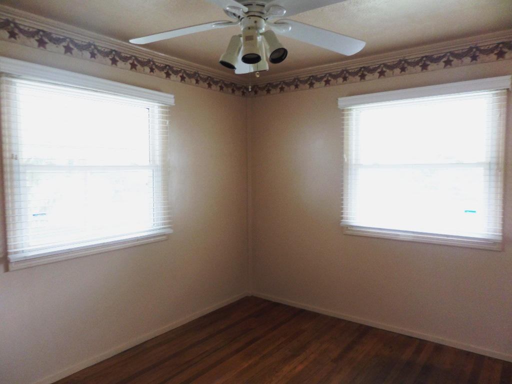 134 Utah Avenue Oak Ridge, TN 37830 - Photo 10 of 16 Bedroom 1
