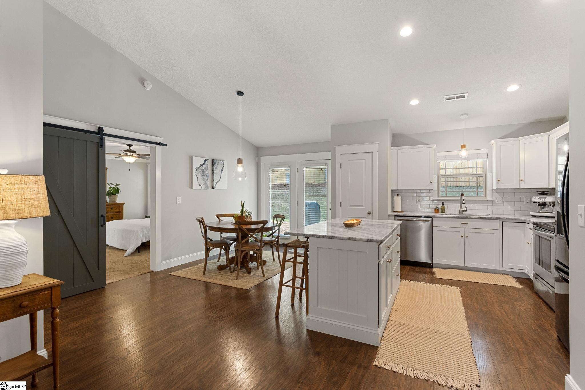 14 Redwolf Lane Taylors, SC 29687 - Photo 4 of 25 Gallery Image 4