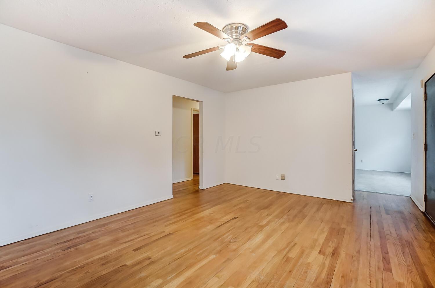 6507 Faircrest Road Columbus, OH 43229 - Photo 11 of 30 LIVING ROOM