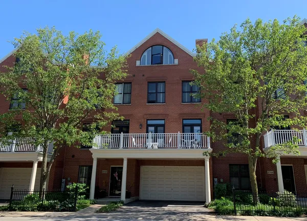 $6,500 | 2740 Valor Drive, Unit 1, Glenview, IL 60026