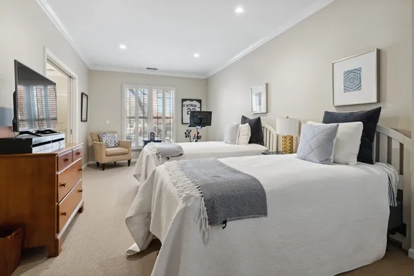 $6,500 | 2740 Valor Drive, Unit 1, Glenview, IL 60026