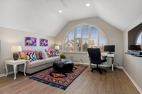 $6,500 | 2740 Valor Drive, Unit 1, Glenview, IL 60026