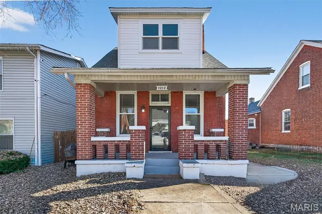 $229,500 | 1212 North 3rd Street, St. Charles, MO 63301