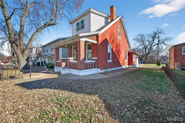 $229,500 | 1212 North 3rd Street, St. Charles, MO 63301