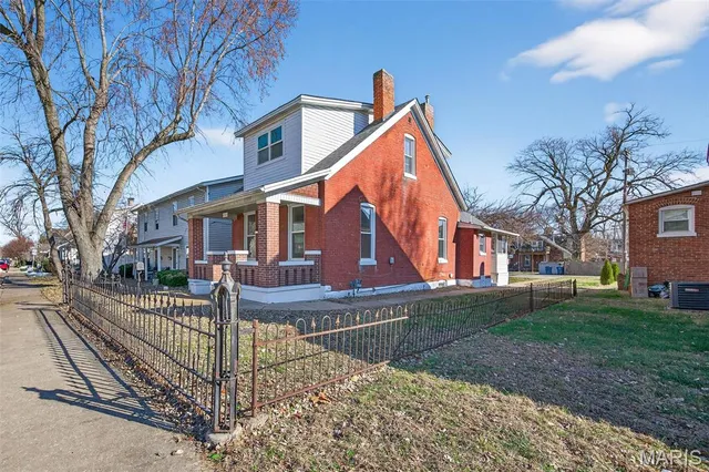 $229,500 | 1212 North 3rd Street, St. Charles, MO 63301