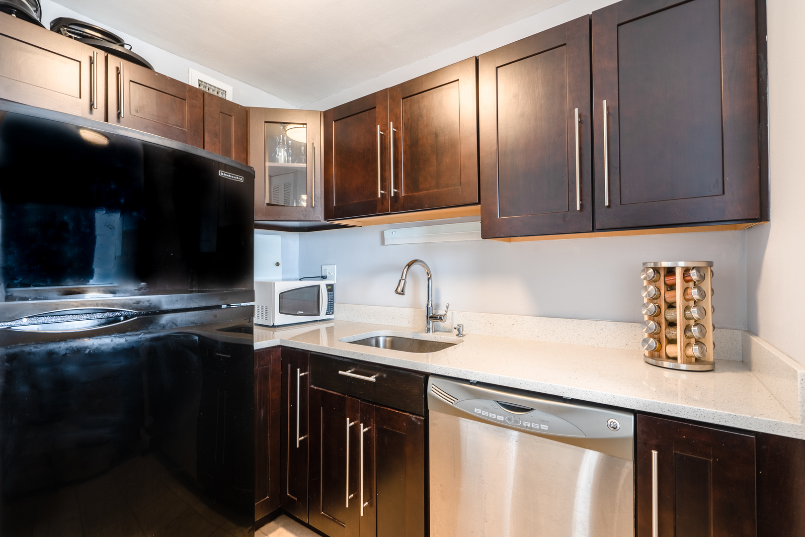 6166 North Sheridan Road, Unit 26L Chicago, IL 60660 - Photo 12 of 20