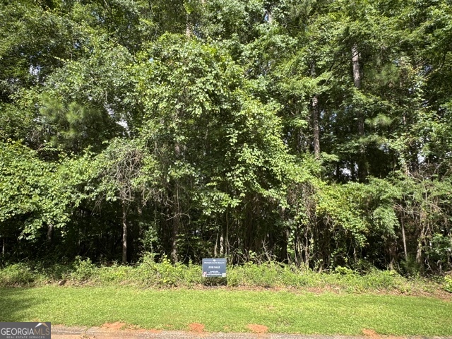 409 Cambridge Court Macon, GA 31220 - Photo 5 of 6 a view of a garden