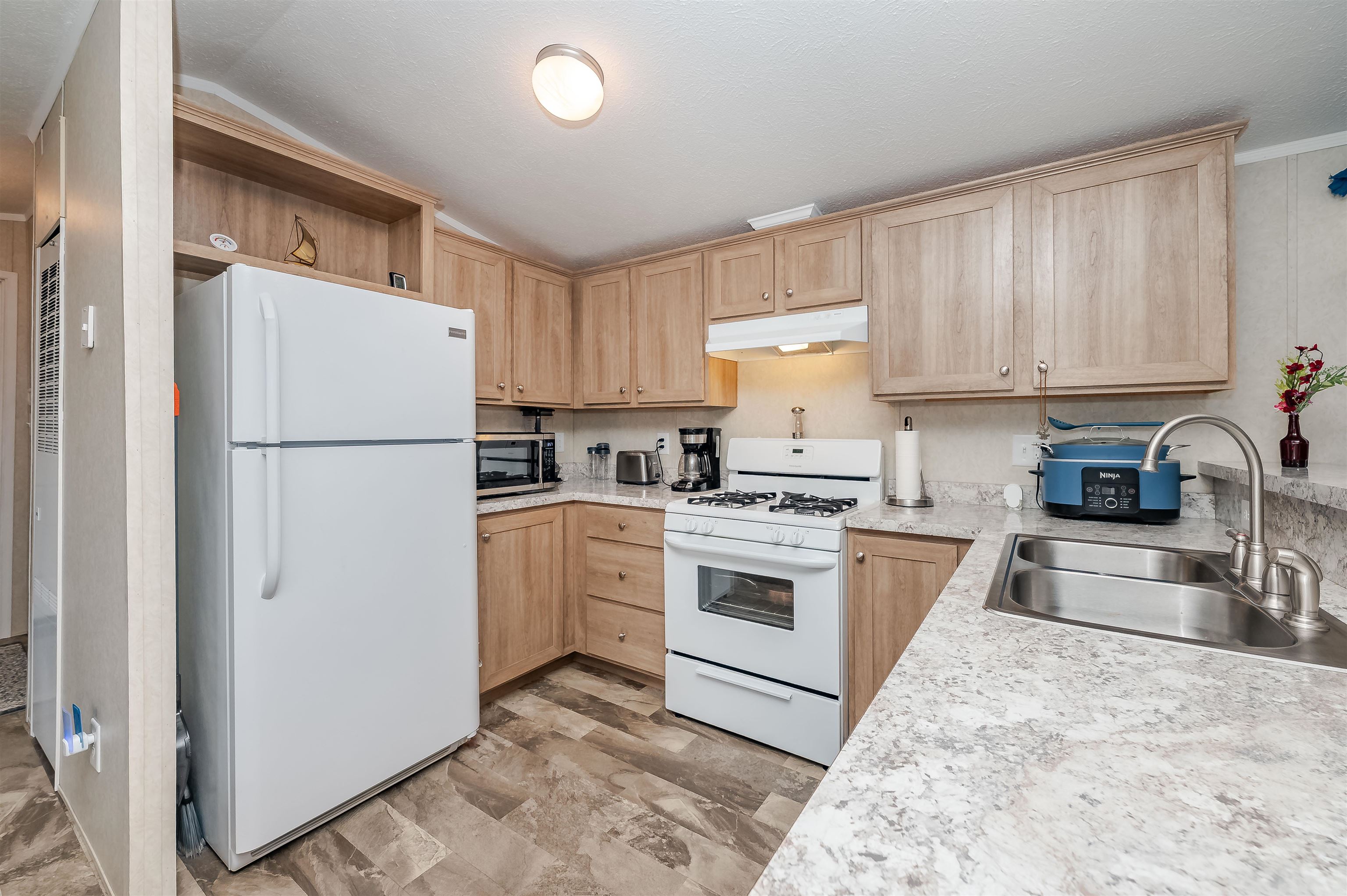 7 South Dewberry Rochester, NH 03867 - Photo 5 of 23