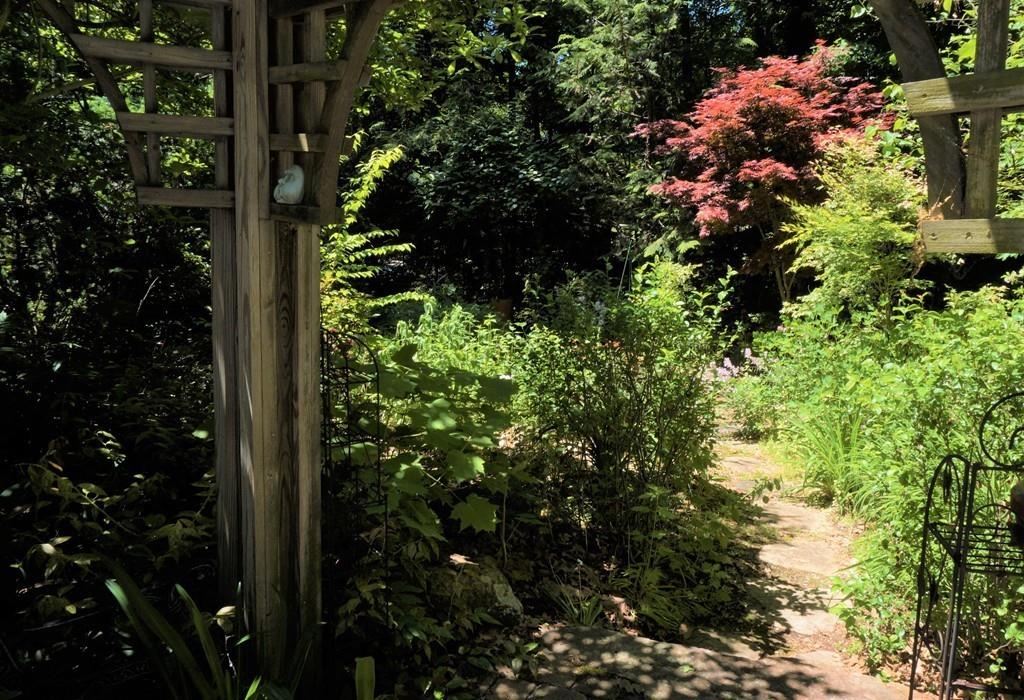 522 Leadmine Road Sturbridge, MA 01566 - Photo 33 of 33 a picture of flowers