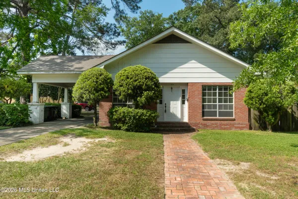 $209,500 | 204 5th Avenue, Hattiesburg, MS 39401