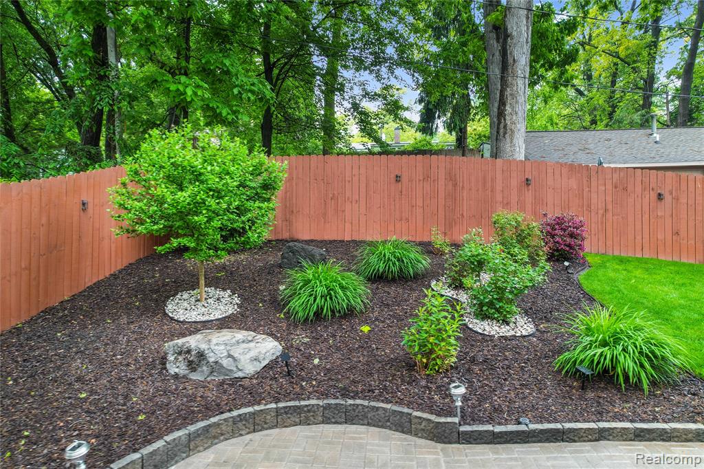 901 Ridge Road Lake Orion, MI 48362 - Photo 17 of 53