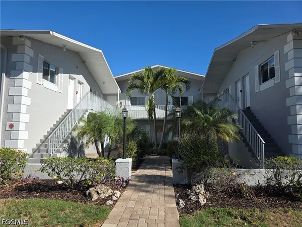 $1,100 | 8162 Country Road, Unit 102, Fort Myers, FL 33919
