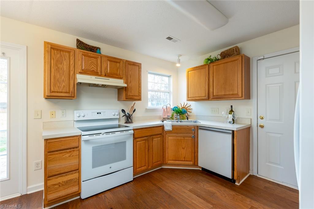 5518 Jason Road Greensboro, NC 27405 - Photo 10 of 30 Gallery Image 10