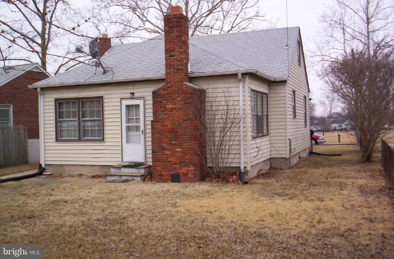135 Dale Road Pasadena, MD 21122 - Photo 3 of 14 Exterior (Rear)