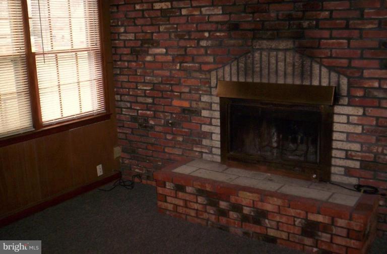 135 Dale Road Pasadena, MD 21122 - Photo 6 of 14 Family Room