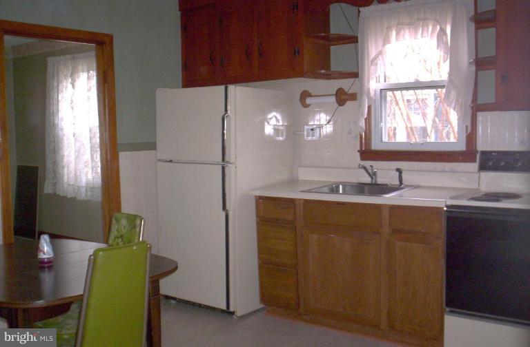 135 Dale Road Pasadena, MD 21122 - Photo 8 of 14 Kitchen