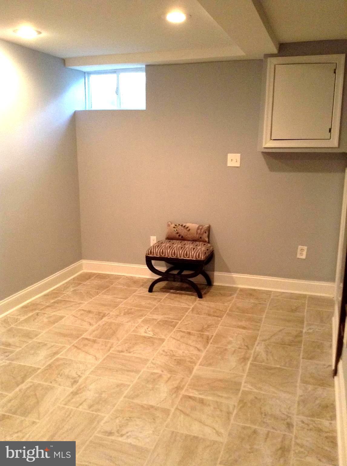 972 North Hill Road Baltimore, MD 21218 - Photo 13 of 23 Family Room