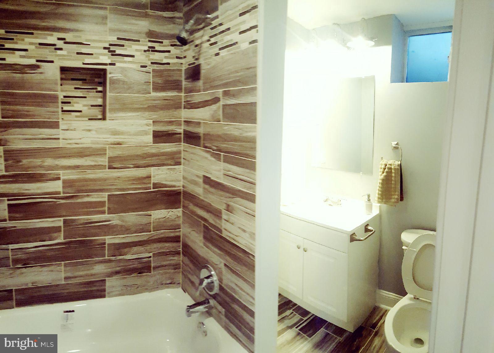 972 North Hill Road Baltimore, MD 21218 - Photo 19 of 23 Bath
