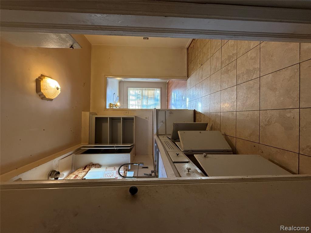 11617 Nottingham Road Detroit, MI 48224 - Photo 17 of 25 Gallery Image 17
