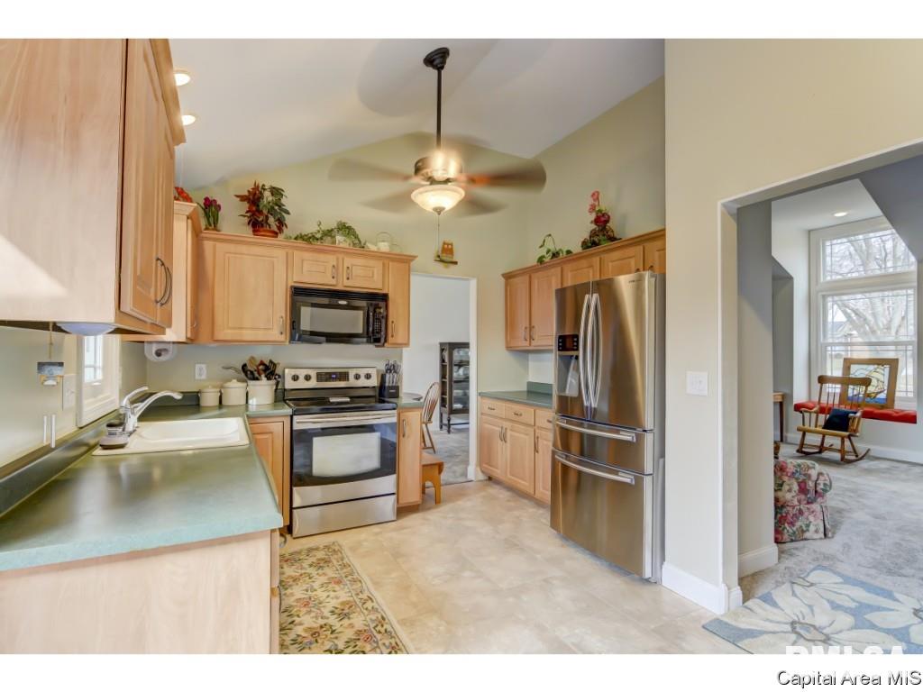 3233 West Point Drive Springfield, IL 62704 - Photo 12 of 28 Gallery Image 12