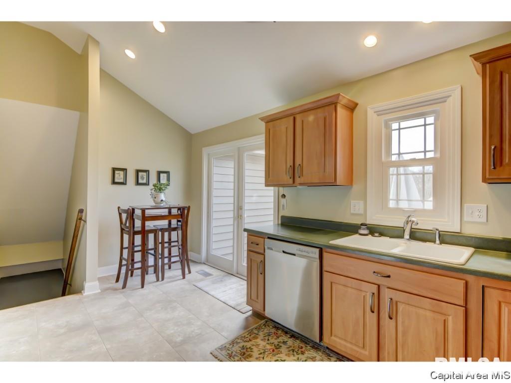 3233 West Point Drive Springfield, IL 62704 - Photo 13 of 28 Gallery Image 13