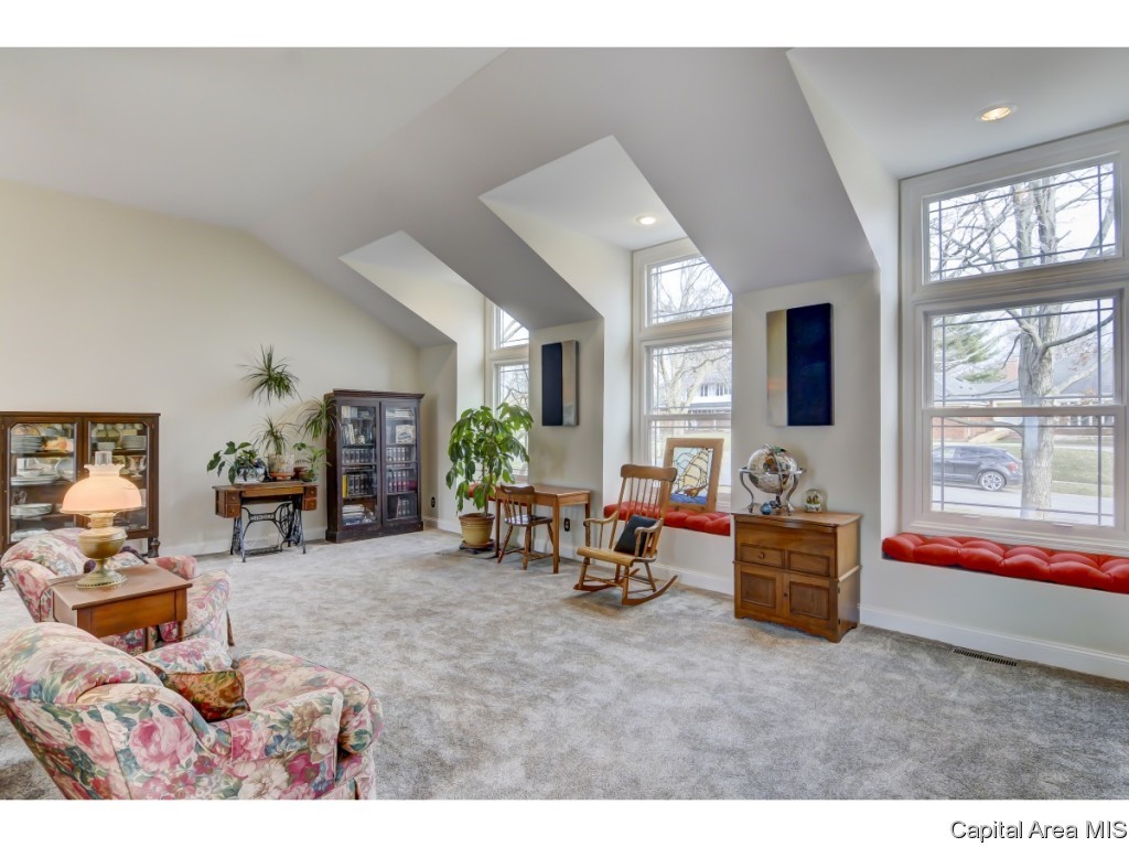 3233 West Point Drive Springfield, IL 62704 - Photo 16 of 28 Gallery Image 16