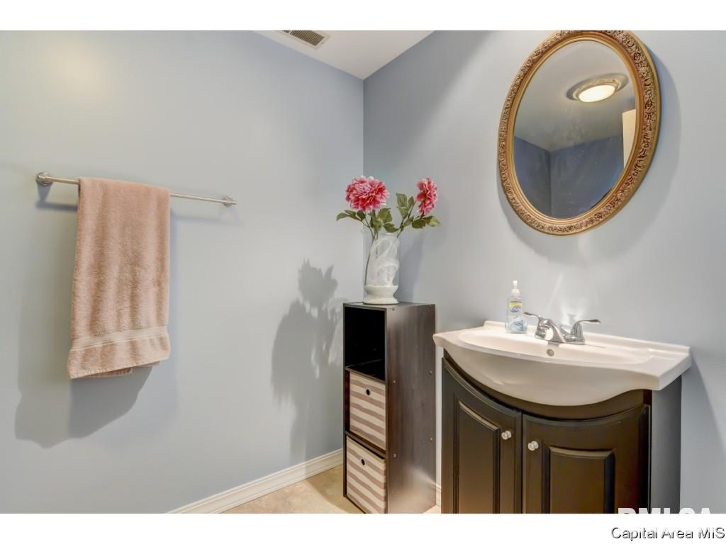 3233 West Point Drive Springfield, IL 62704 - Photo 17 of 28 Gallery Image 17