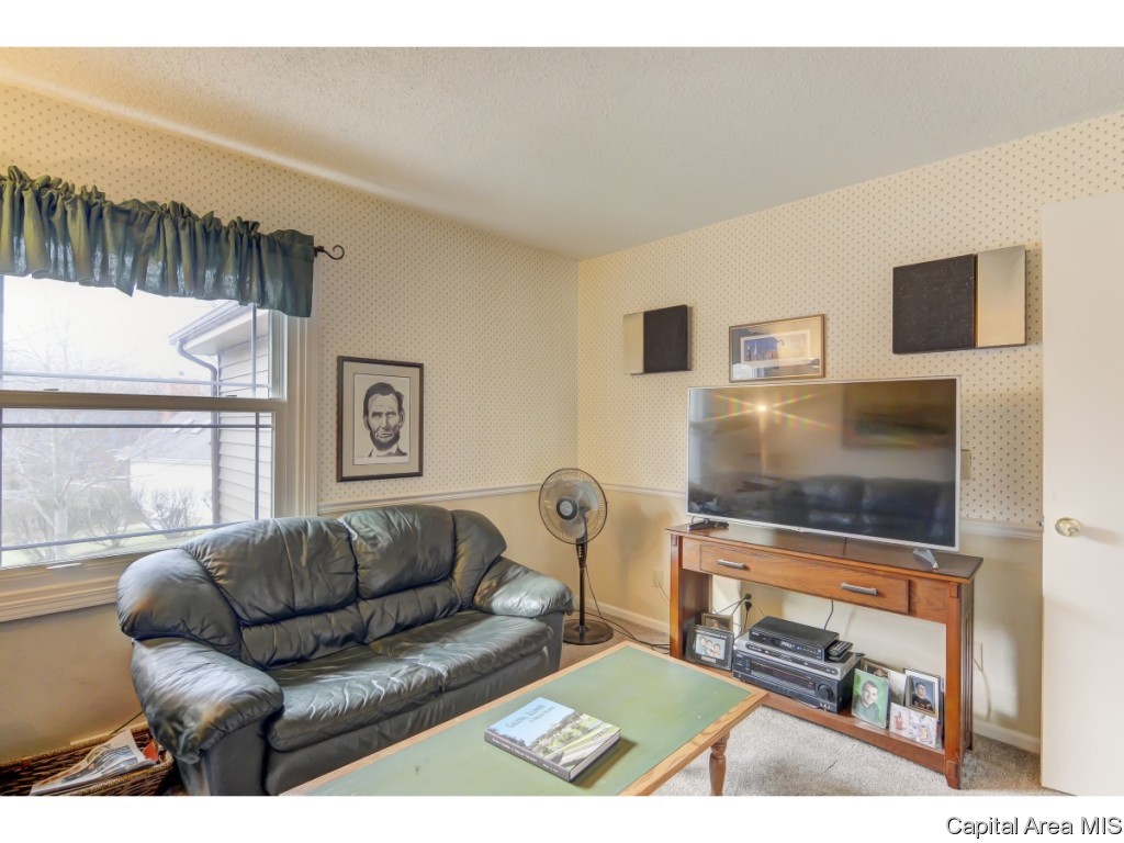 3233 West Point Drive Springfield, IL 62704 - Photo 26 of 28 Gallery Image 26