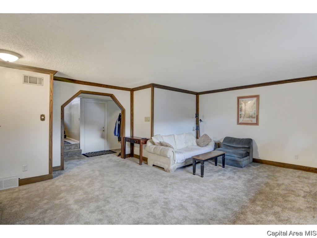3233 West Point Drive Springfield, IL 62704 - Photo 8 of 28 Gallery Image 8