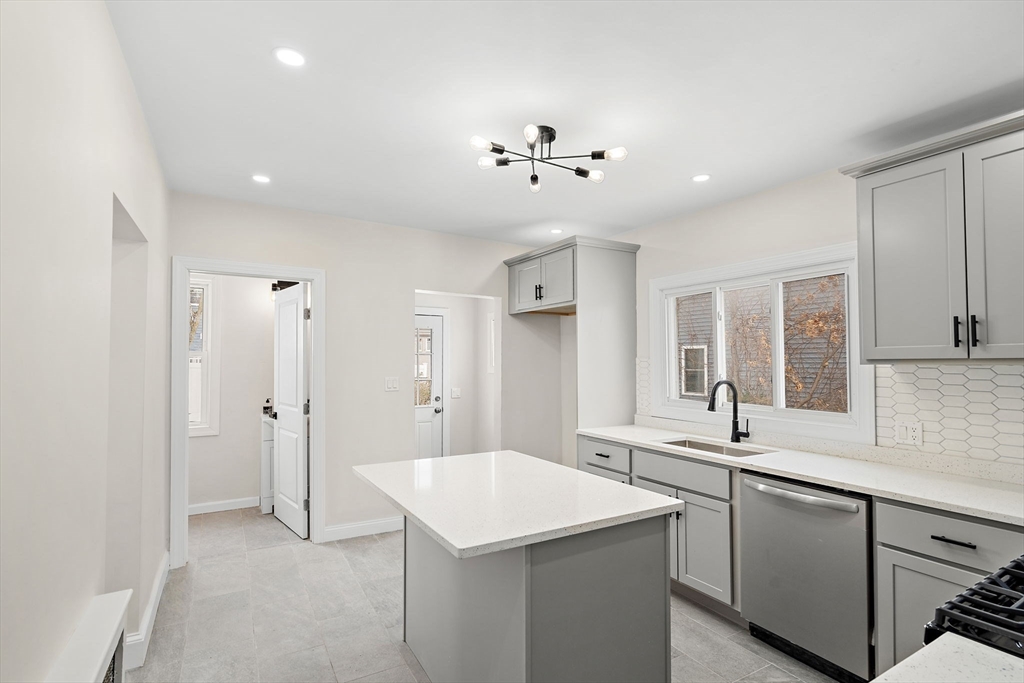 45 Como Road Boston, MA 02136 - Photo 7 of 16