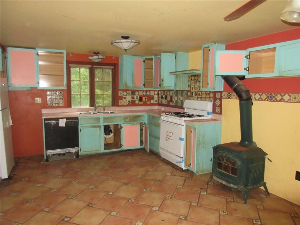 906 Crawford Road Pittsburgh, PA 15237 - Photo 3 of 13 Gallery Image 3