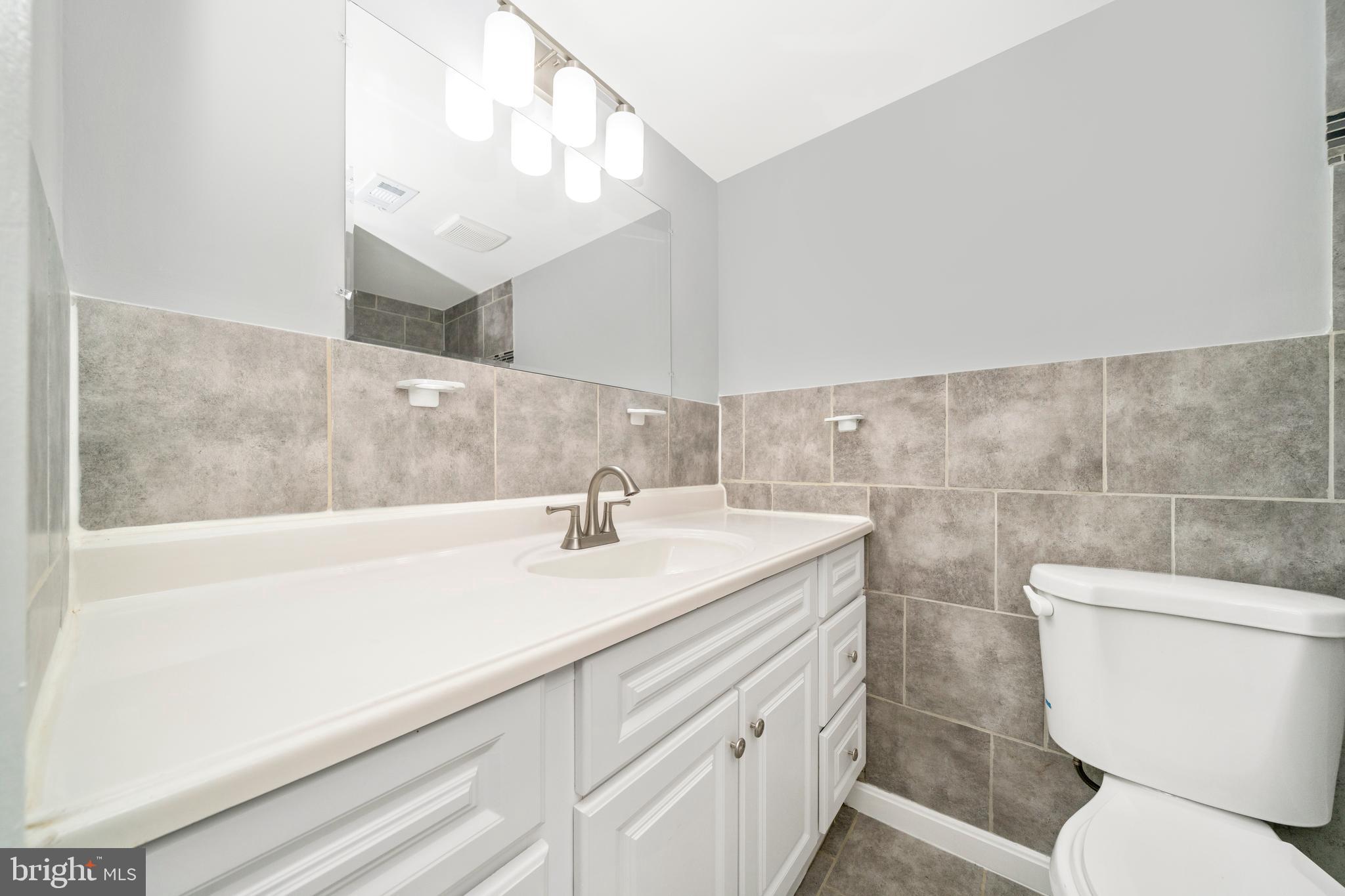 3754 Bel Pre Road, Unit 37541 Silver Spring, MD 20906 - Photo 30 of 40 Full Bathroom