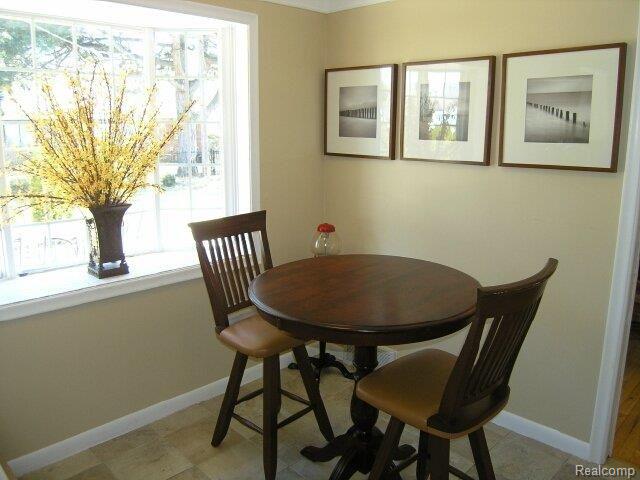 630 North Renaud Road Grosse Pointe, MI 48236 - Photo 7 of 14 Eating Area