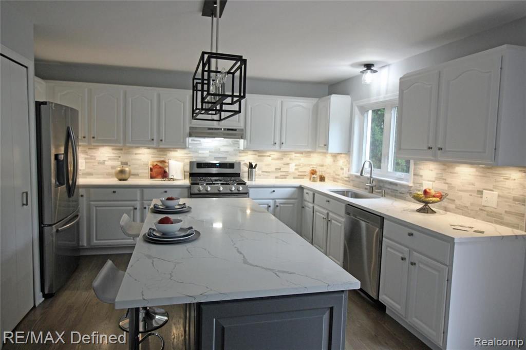 205 West Hamlin Road Rochester Hills, MI 48307 - Photo 5 of 23