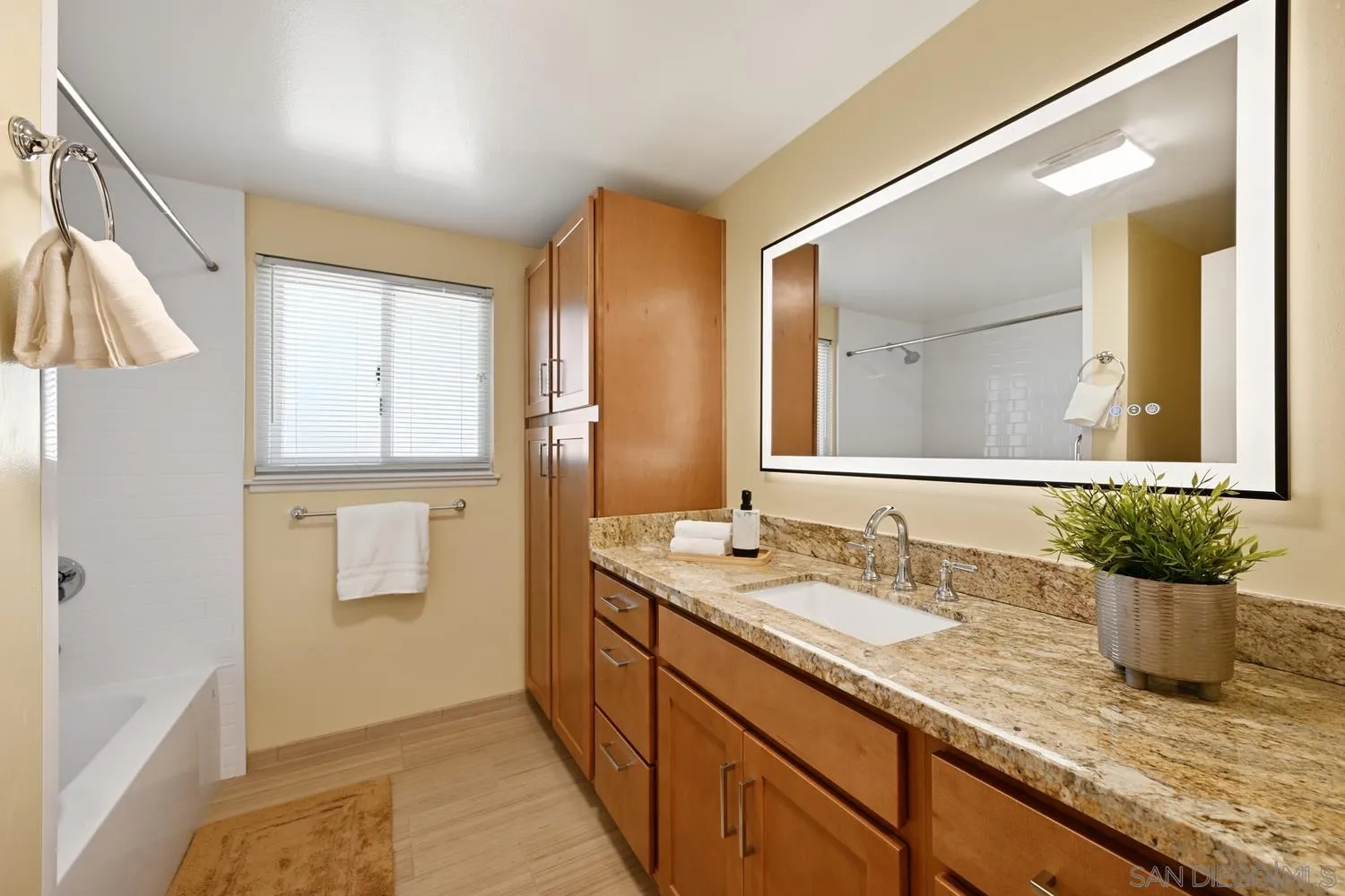 12061 Callado Road San Diego, CA 92128 - Photo 23 of 51 Bathroom 2