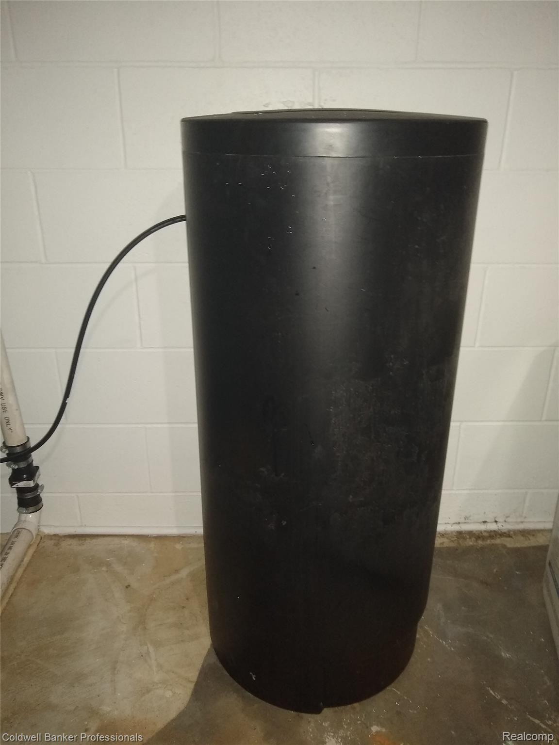 1926 North Branch Road North Branch, MI 48461 - Photo 26 of 27 Water Softener.jpg