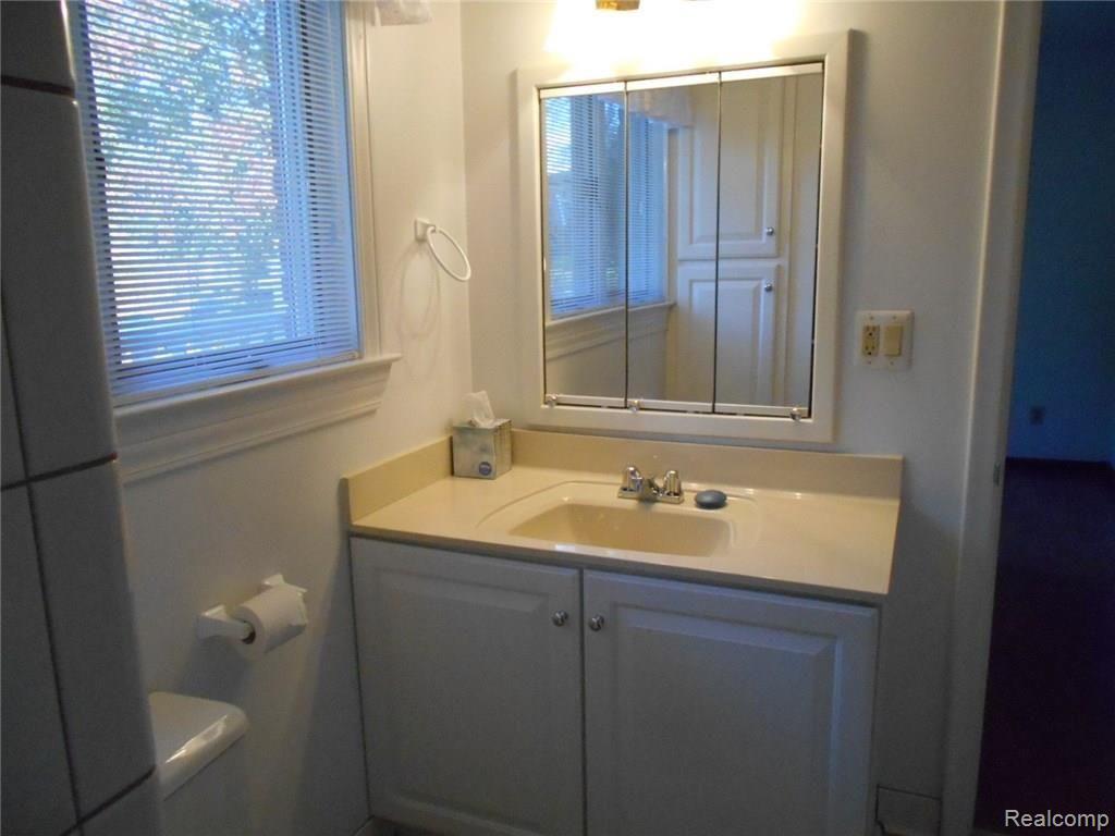 2060 Chalet Drive Rochester, MI 48309 - Photo 13 of 26 DSCN0216.JPG