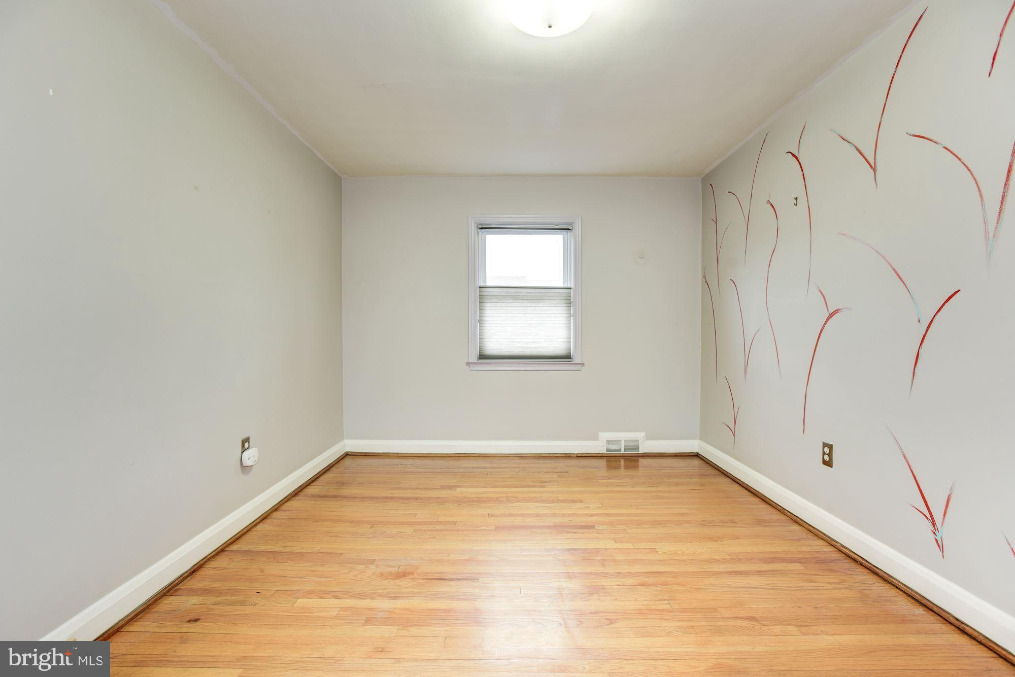 1041 Downton Road Baltimore, MD 21227 - Photo 19 of 40