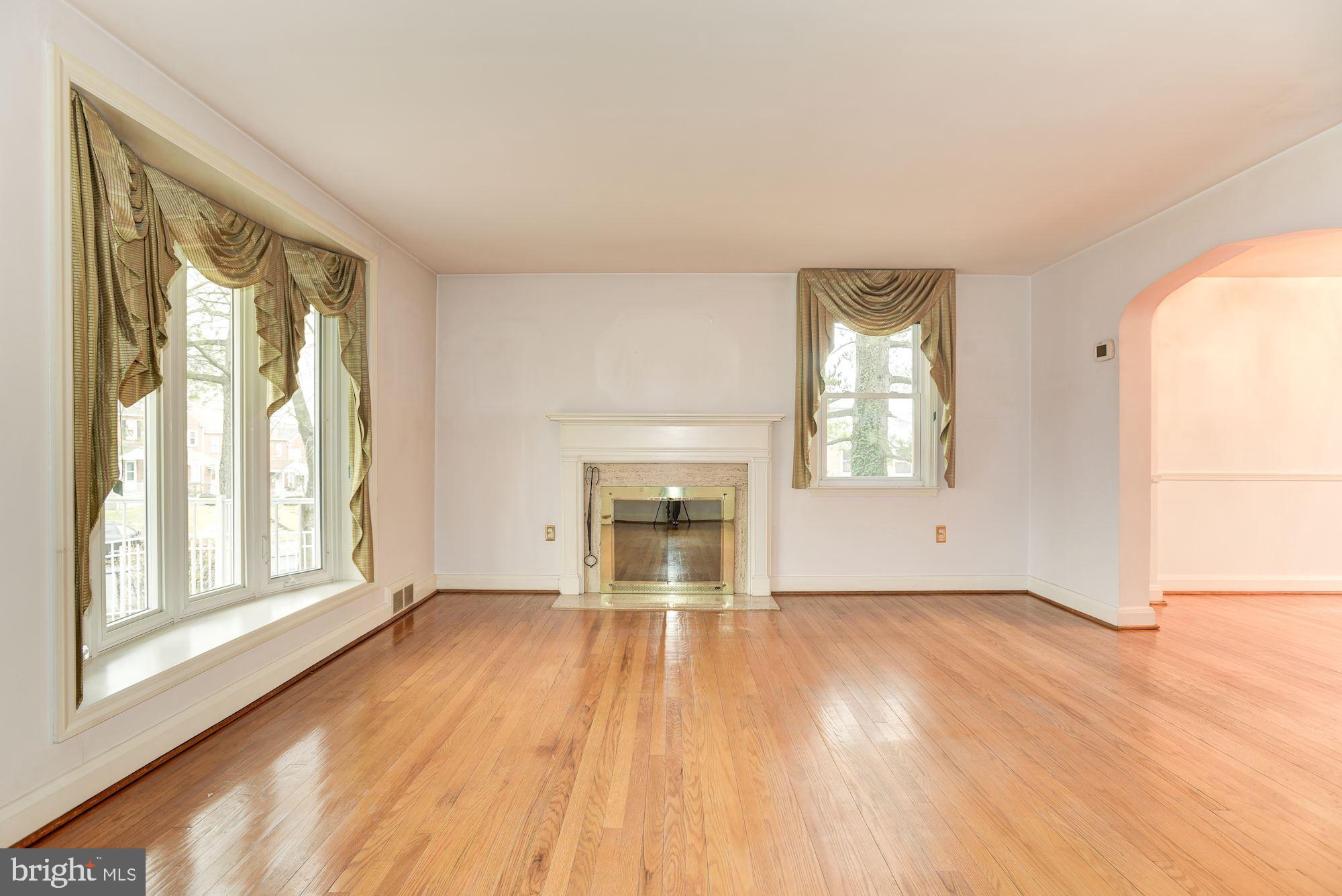 1041 Downton Road Baltimore, MD 21227 - Photo 5 of 40 Lots of light with big bay window & side window