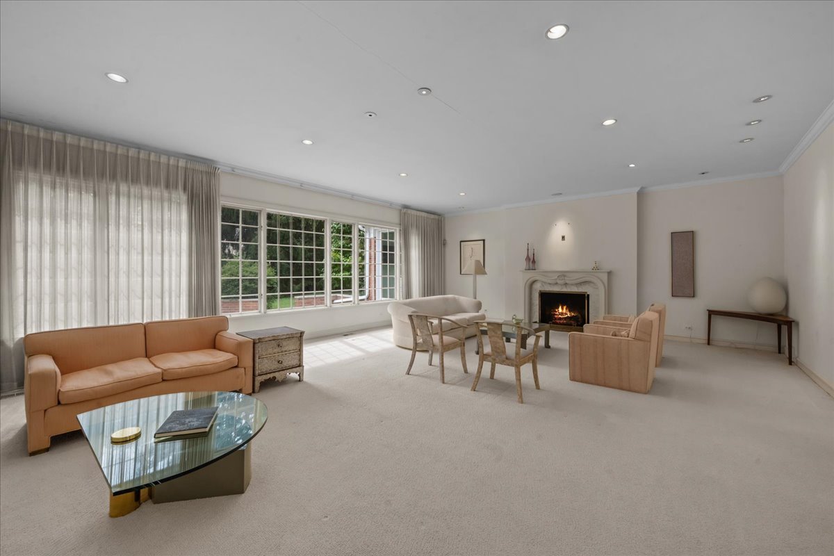 64 Locust Road Winnetka, IL 60093 - Photo 8 of 50 Gallery Image 8
