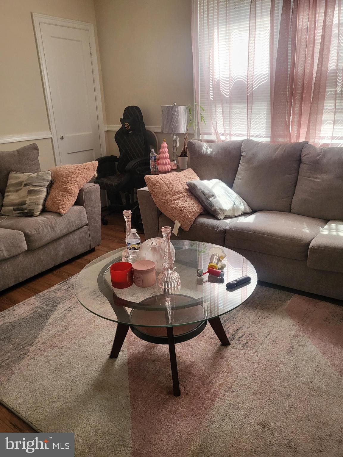 1037 Fanshawe Street Philadelphia, PA 19111 - Photo 4 of 29