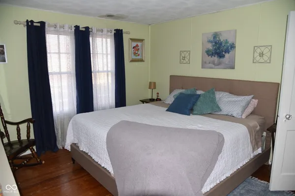 $275,000 | 215 South 8th Street, Mitchell, IN 47446