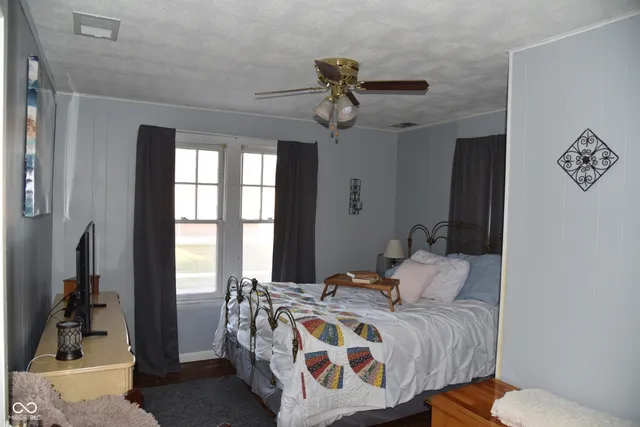 $289,000 | 215 South 8th Street, Mitchell, IN 47446