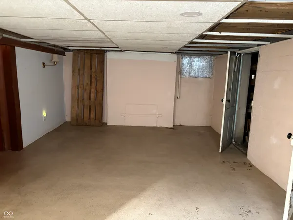 $275,000 | 215 South 8th Street, Mitchell, IN 47446