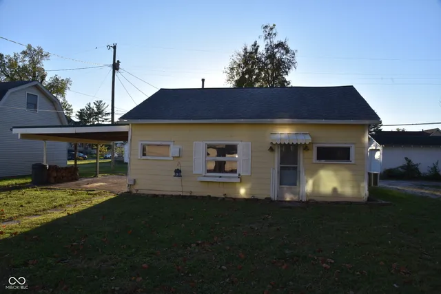 $289,000 | 215 South 8th Street, Mitchell, IN 47446