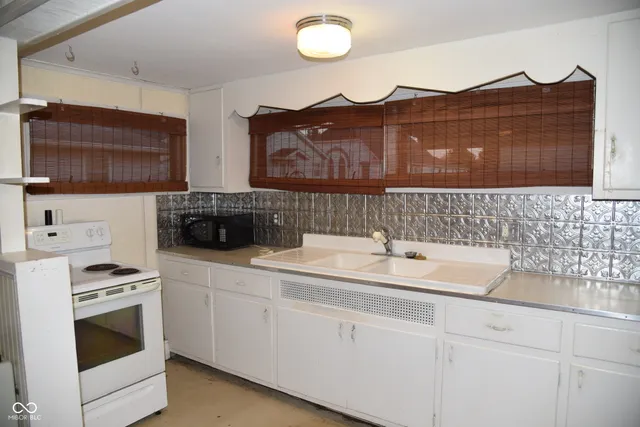 $289,000 | 215 South 8th Street, Mitchell, IN 47446