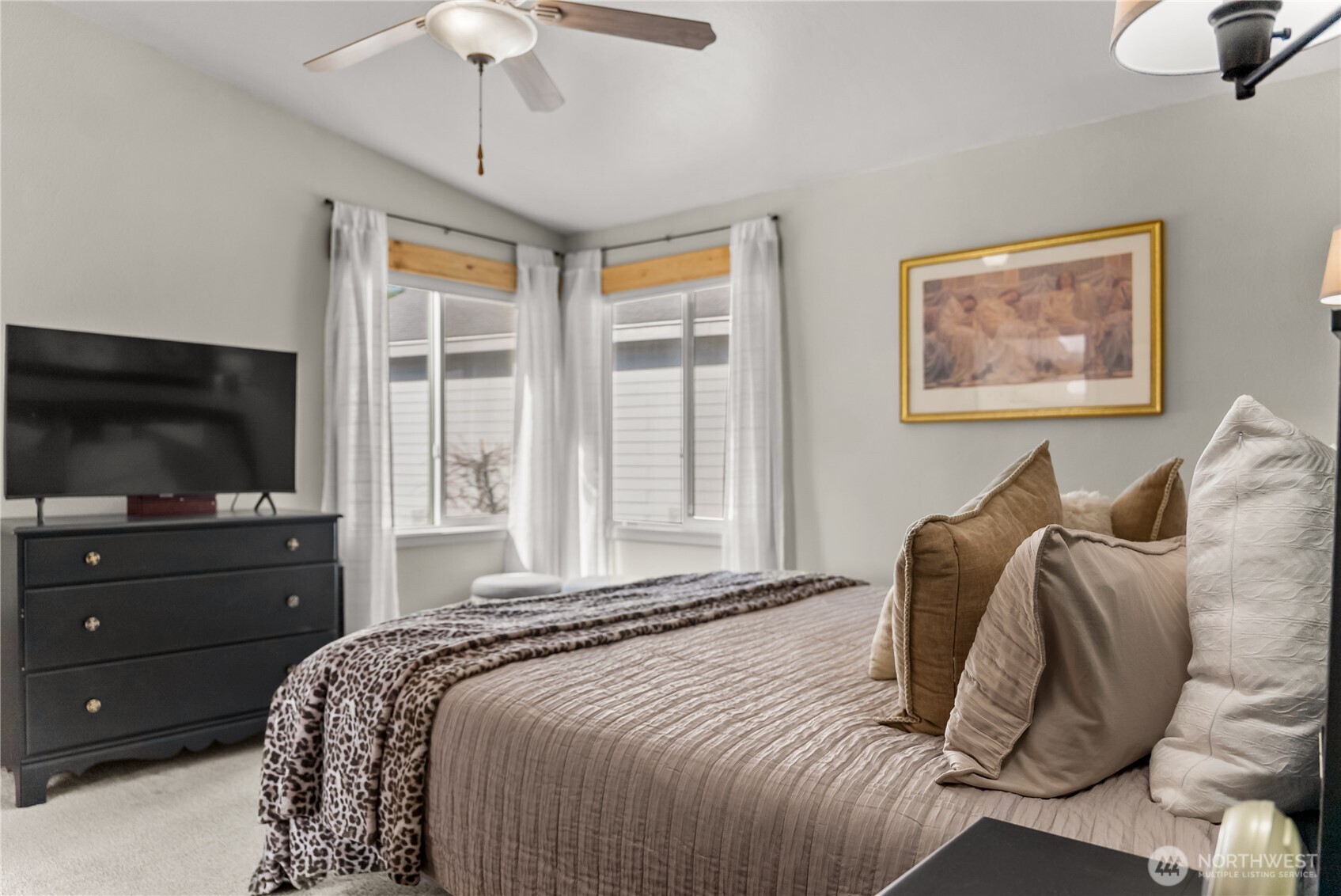 24 Lookout Trail Riverside, WA 98849 - Photo 14 of 39 a bedroom with a bed and a flat screen tv