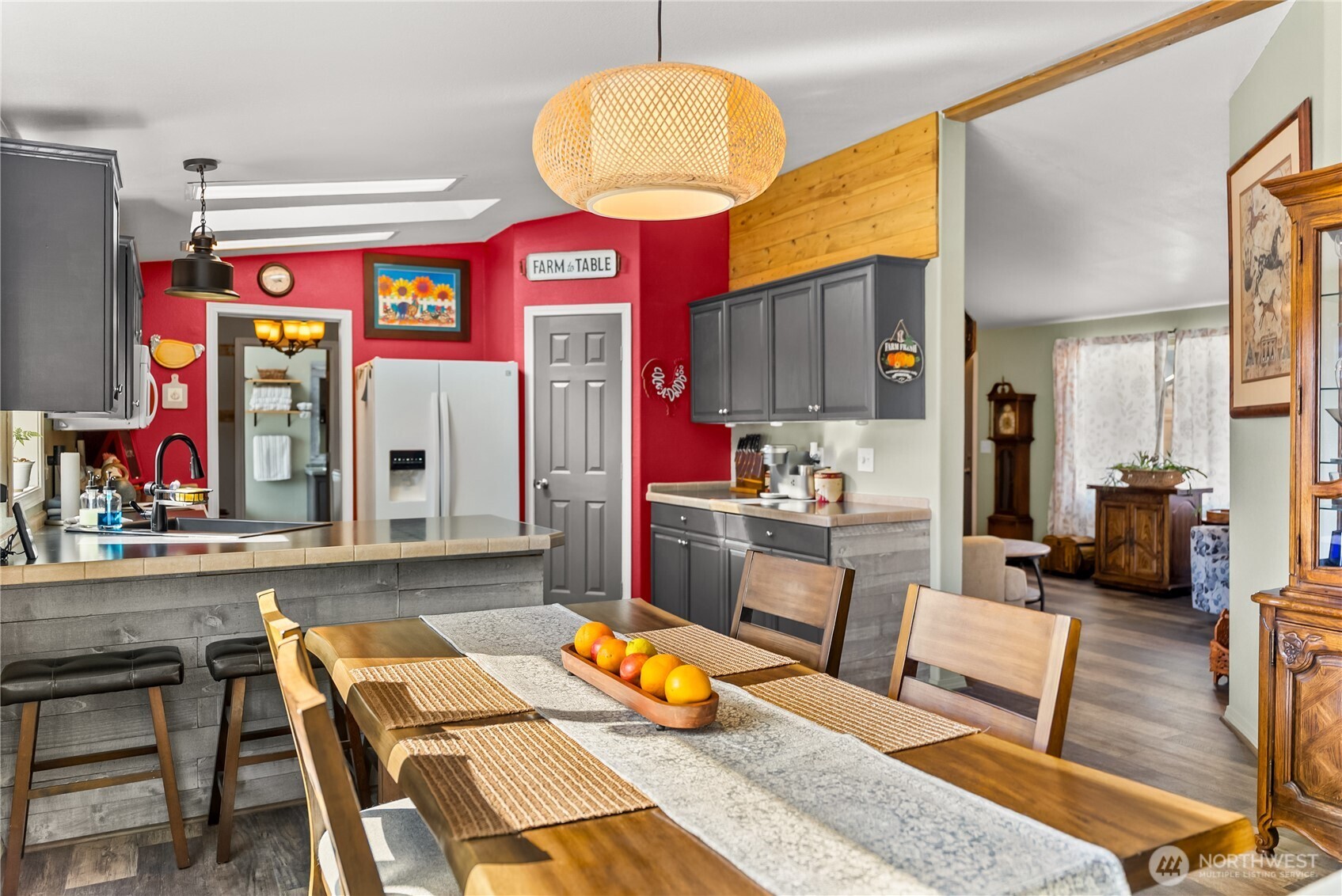 24 Lookout Trail Riverside, WA 98849 - Photo 8 of 39 a living room with furniture a rug and kitchen view