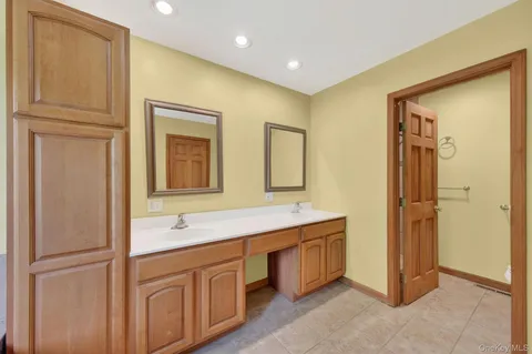 $648,000 | 21 Huyler Drive, Hyde Park, NY 12538