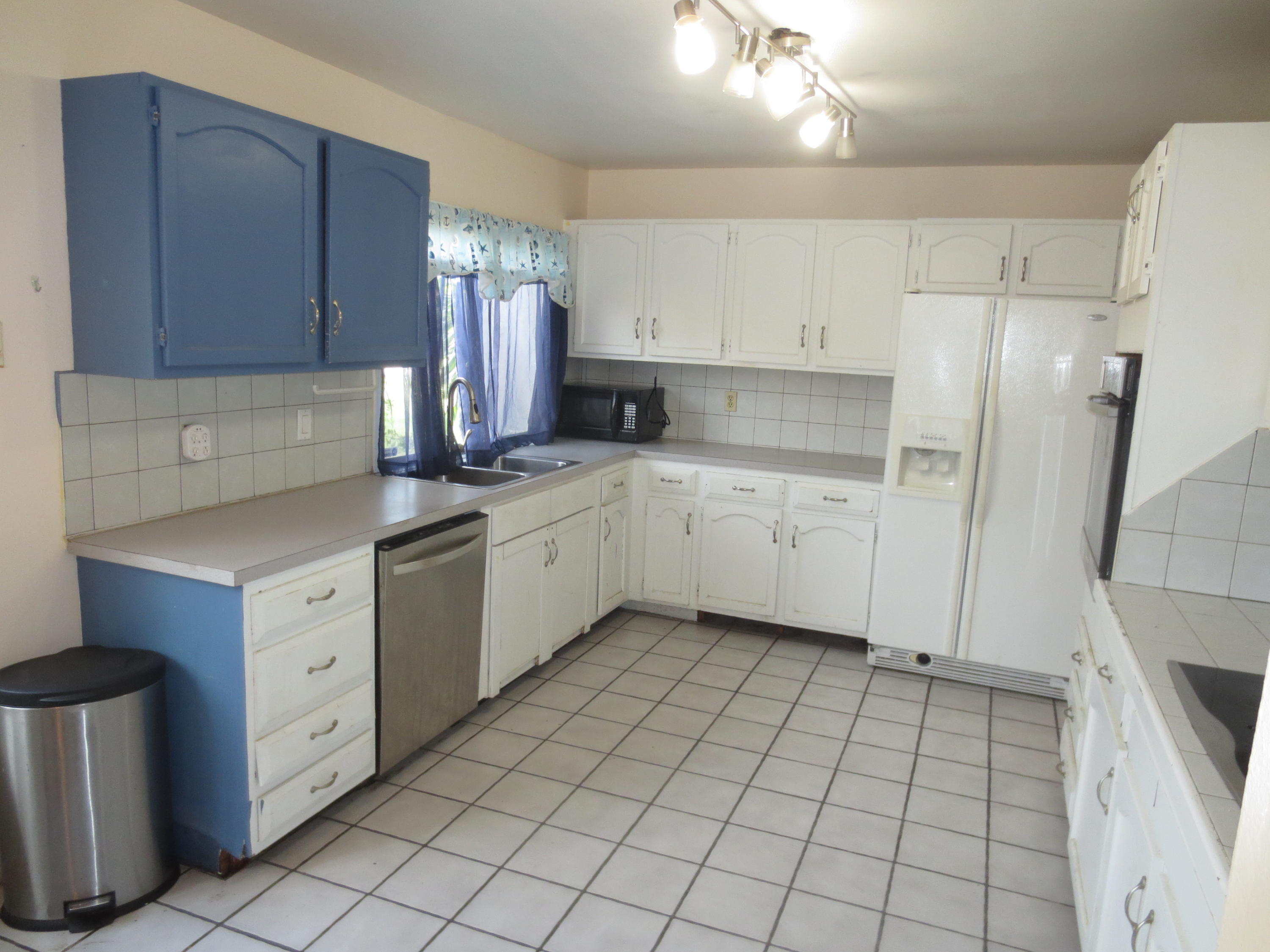 1861 Southeast Greendon Road Port St. Lucie, FL 34952 - Photo 4 of 29 Kitchen